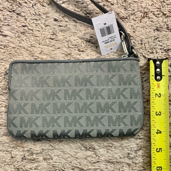 NWT Michael Kors Wristlet - Picture 5 of 5